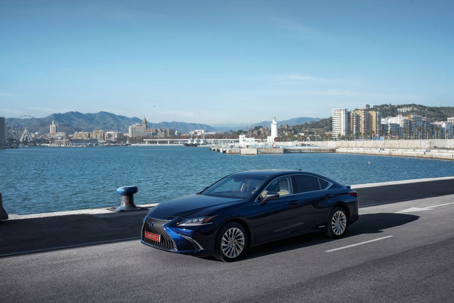  Lexus ES300h 2018 года  (WW) (фото 63 из 71)
